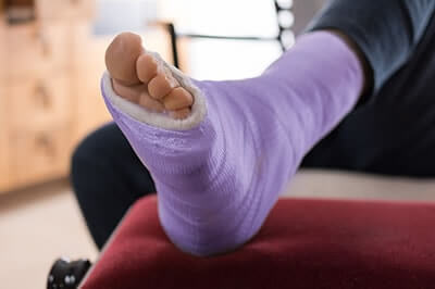 Foot Fractures treatment in the Queens County, NY: Flushing (College Point, Linden Hill, Malba, Whitestone, Jackson Heights, Corona) and Elmhurst, NY (Forest Hills, Kew Garden Hills, Utopia, Murray Hills, Auburndale, Fresh Meadows, Sunnyside, Maspeth, Woodside) areas